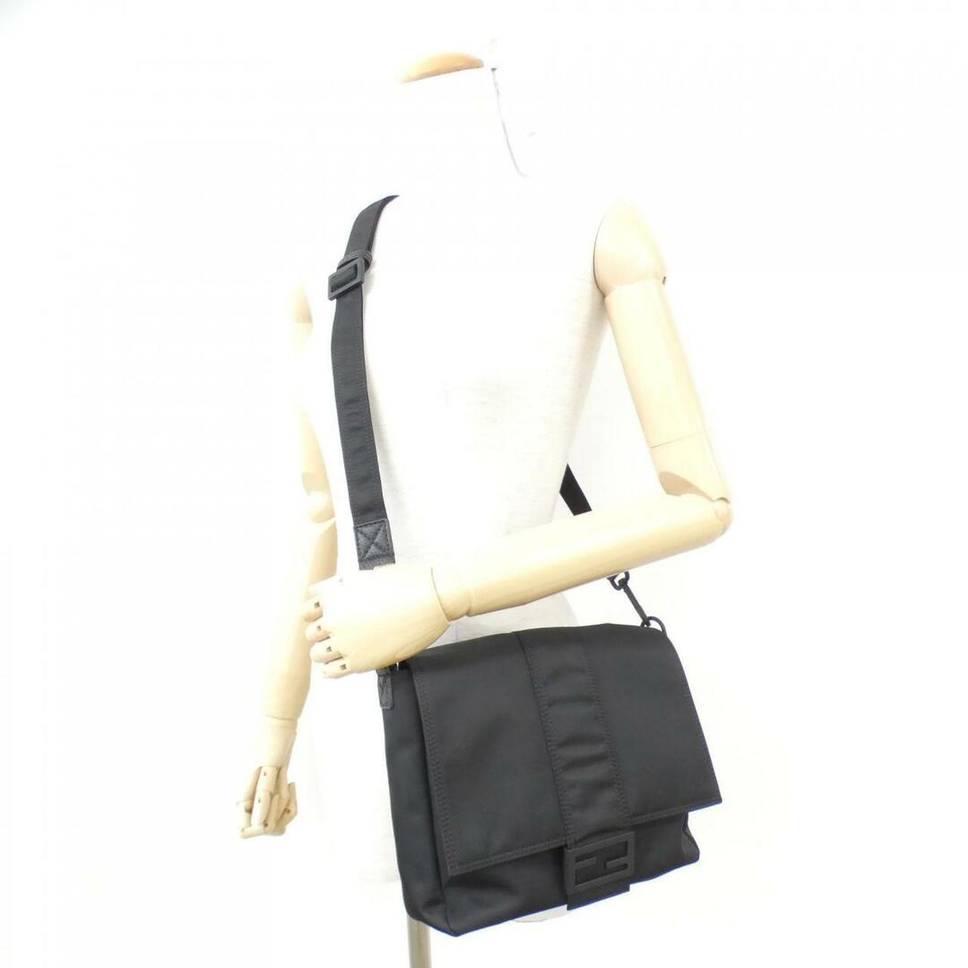 フェンディ ショルダーバッグ バゲット メッセンジャー ナイロン ミディアム 7VA537 FENDI バッグ 黒