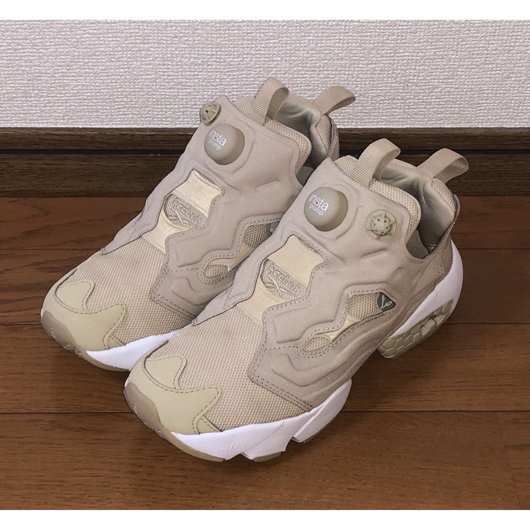 Reebok(リーボック)の23.5cm 良品 REEBOK INSTA PUMP FURY OG ベージュ レディースの靴/シューズ(スニーカー)の商品写真