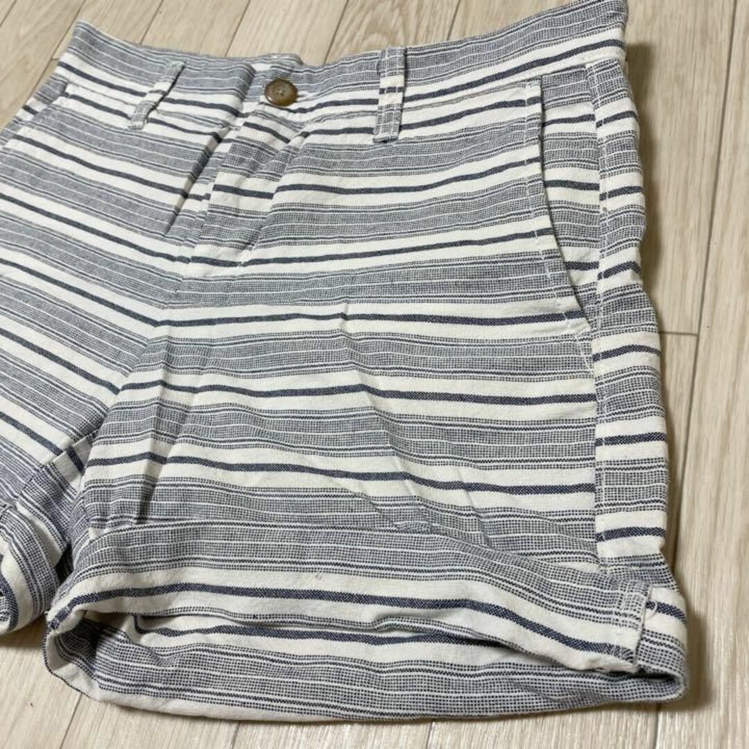 GAP(ギャップ)のGAP グレー 白 ボーダー ショートパンツ 短パン レディースのパンツ(ショートパンツ)の商品写真