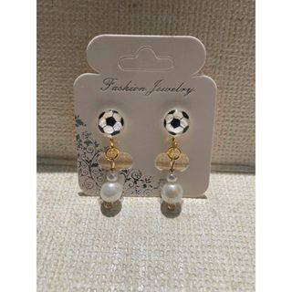 サッカーボール応援イヤリング(ハンドメイド)(イヤリング)