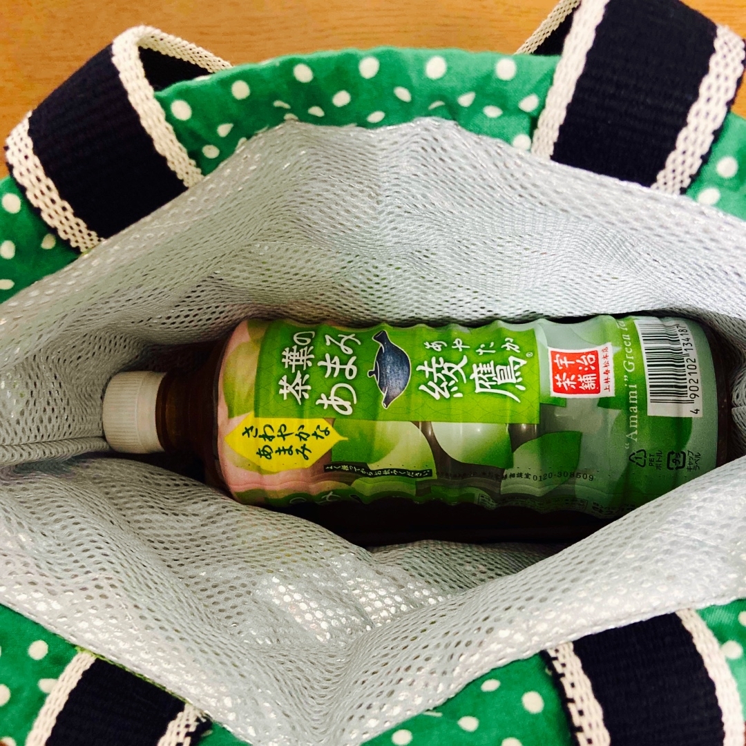 ハンドメイド　保冷保温　お弁当袋　ランチバッグ　巾着袋　ドット　グリーンアップル ハンドメイドのキッズ/ベビー(外出用品)の商品写真