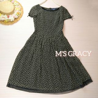 エムズグレイシー(M'S GRACY)のM'S GRACY エムズグレイシー 小花柄ワンピース 黒 38 Mサイズ(ひざ丈ワンピース)