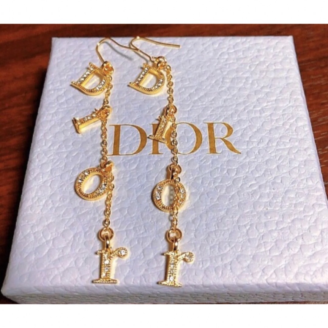 Dior 人気 フックタイプ 揺れる ピアス ゴールド ストーン Diorロゴ