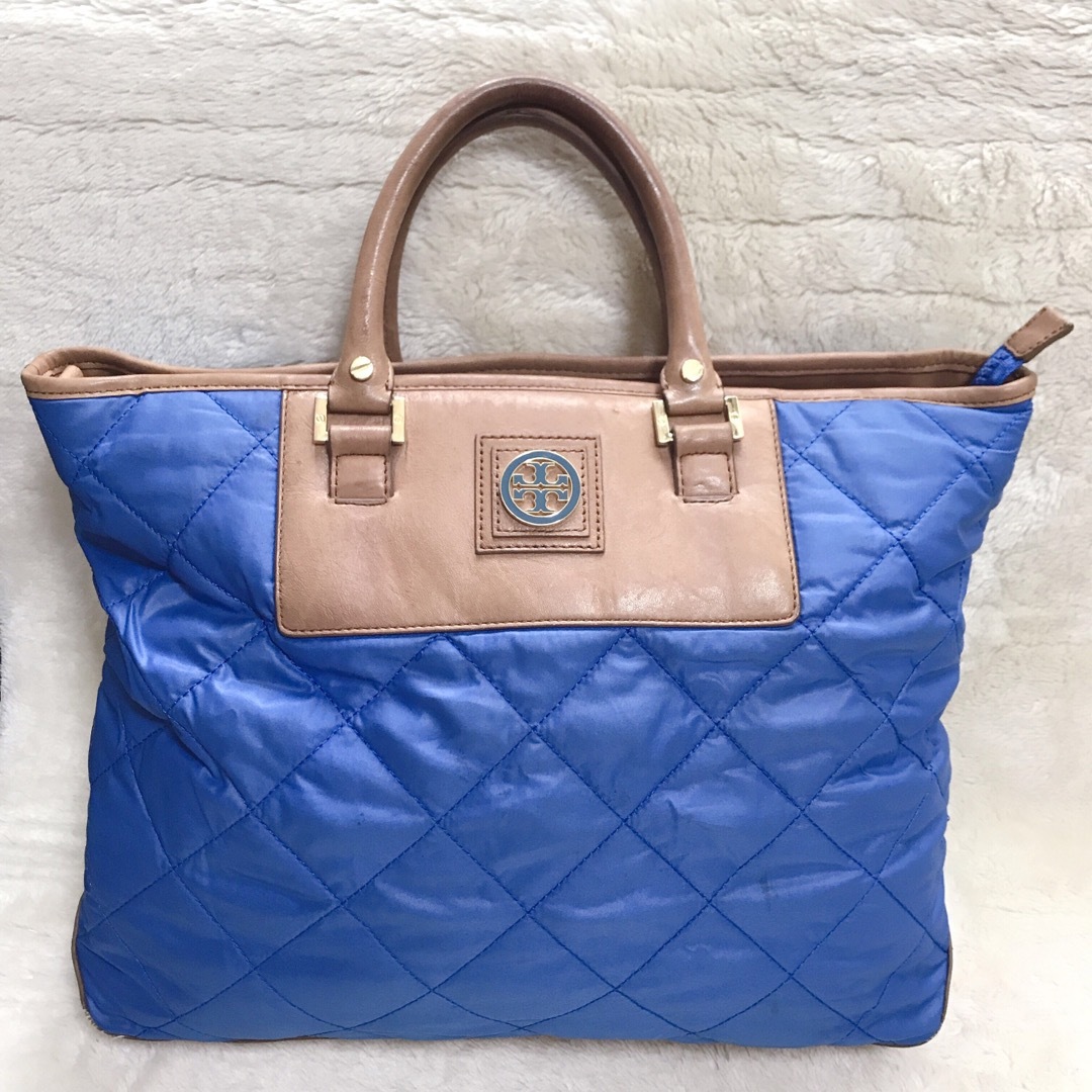 Tory Burch(トリーバーチ)のトリーバーチ キルティング レザー 切り替え トートバッグ 大容量 肩がけ 青 レディースのバッグ(トートバッグ)の商品写真