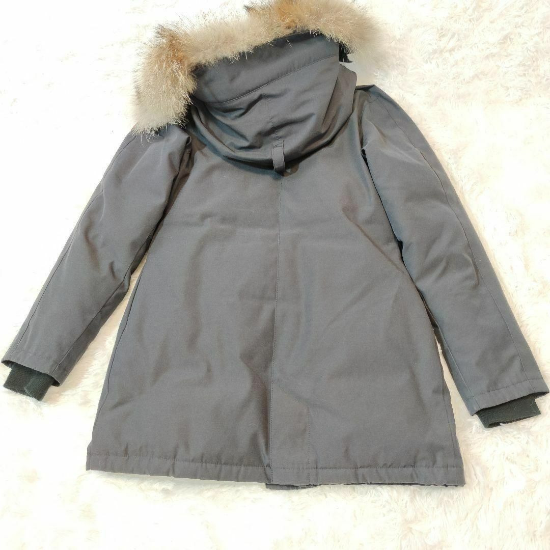 CANADA GOOSE(カナダグース)の極美品　CANADA GOOSE　ダウンコート　ダウンジャケット　ファーフード レディースのジャケット/アウター(ダウンジャケット)の商品写真