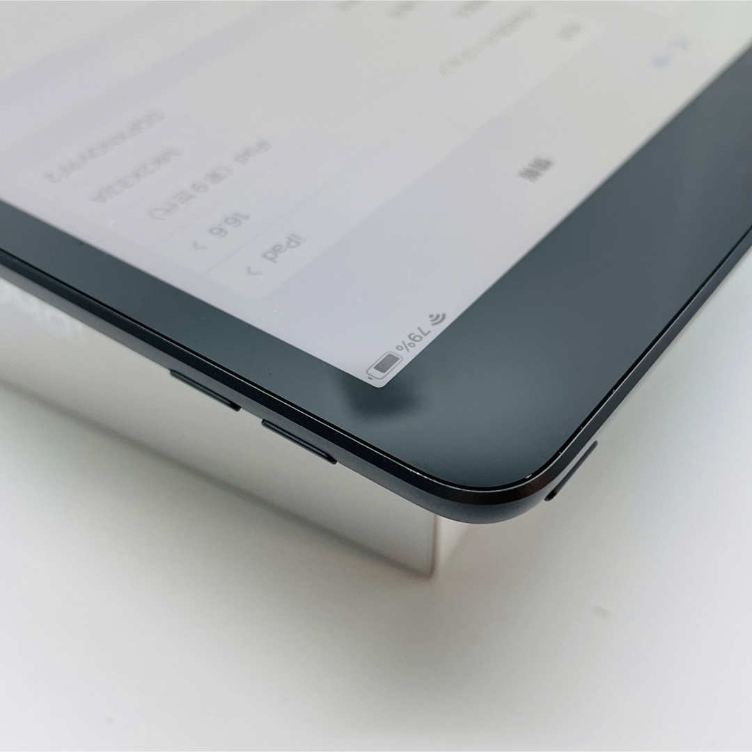 ほぼ新品　100% Apple iPad 第9世代　64 GB Gray 本体 7