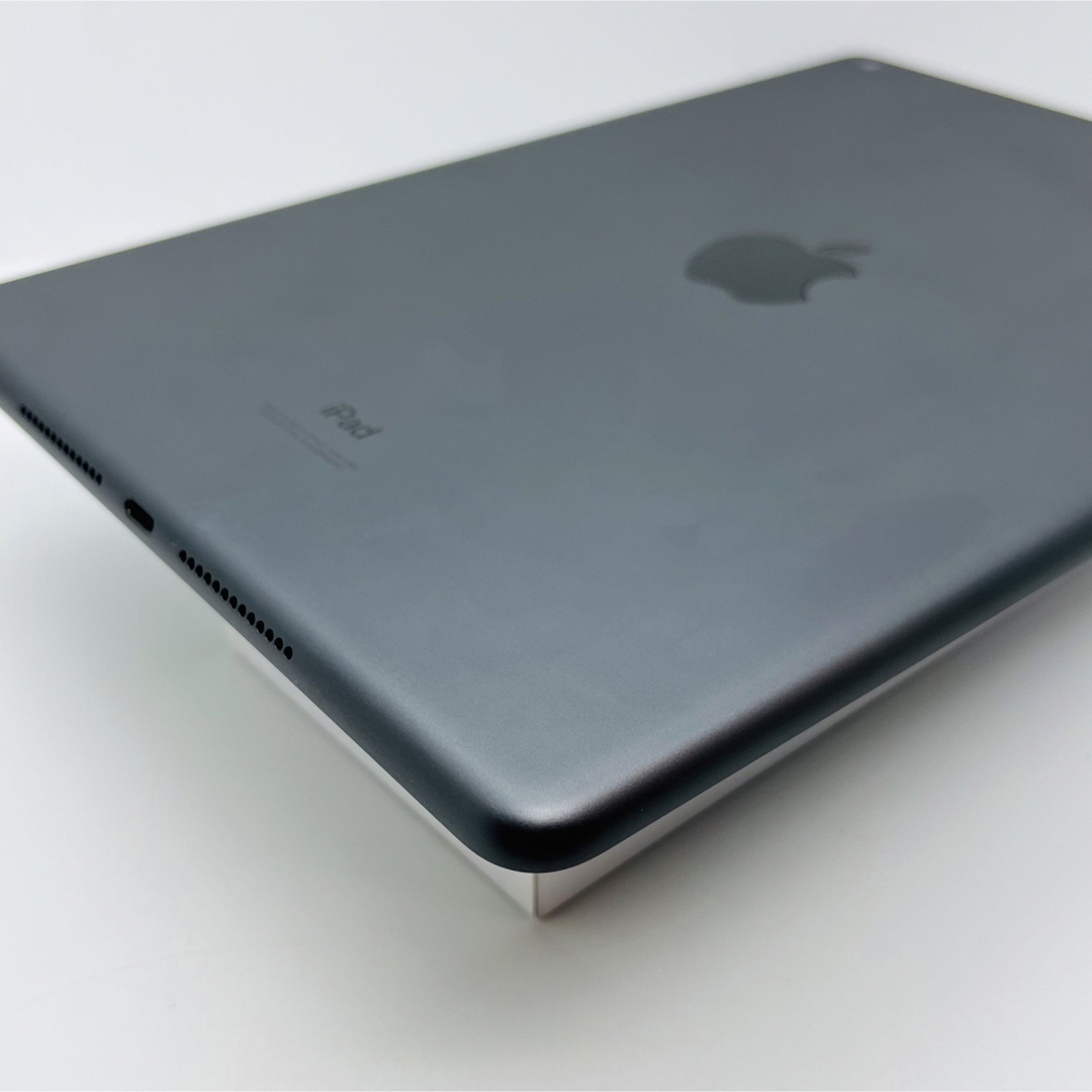 ほぼ新品　100% Apple iPad 第9世代　64 GB Gray 本体 1