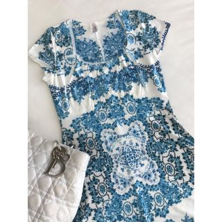 チェスティ(Chesty)の【ピアノ様 専用】美品 ♥︎花柄ワンピース♥︎ Ｍ(ひざ丈ワンピース)