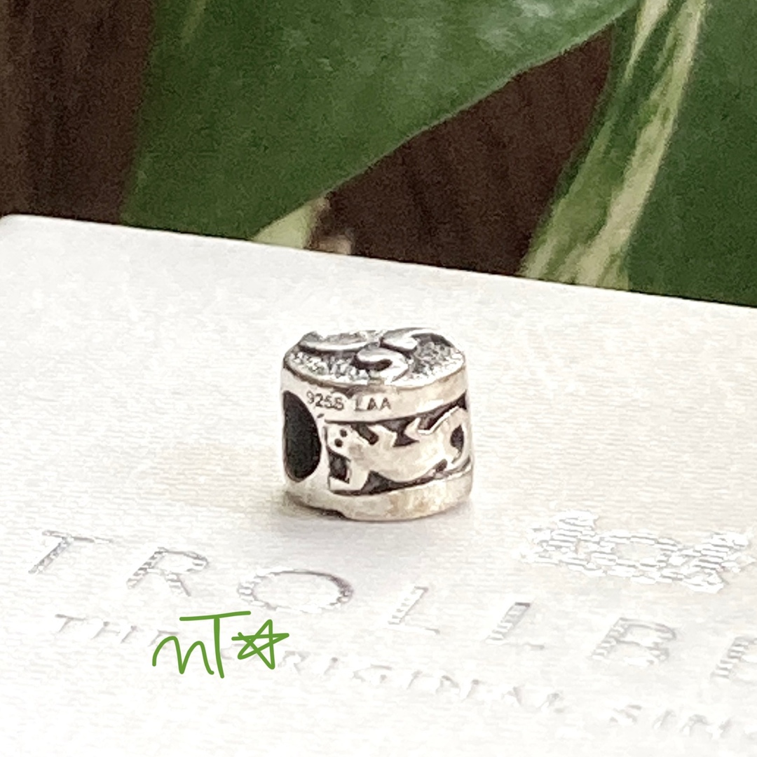 Trollbeads Yin Yang Bead インヤン 陰陽 ビーズ レディースのアクセサリー(チャーム)の商品写真