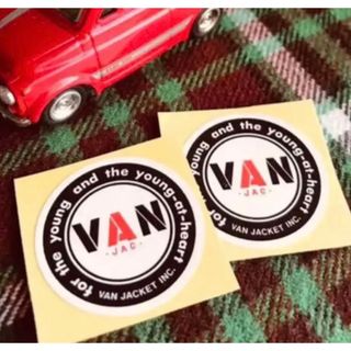 ヴァンヂャケット(VAN Jacket)のVAN正規品ミニステッカーシール2枚、ショップ販促用の為一般非売品モノ貴重です(車外アクセサリ)