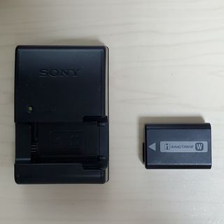 ソニー(SONY)のソニー 純正 充電器＋バッテリー(BC-VW1+NP-FW50)(バッテリー/充電器)