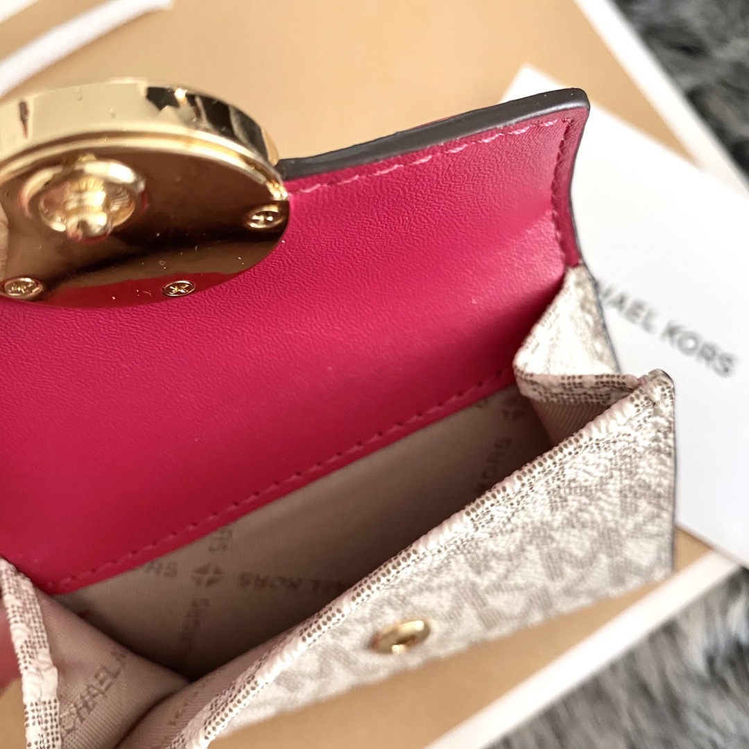 新品☆MICHAEL KORS ピンク シグネチャー レザー 折り財布