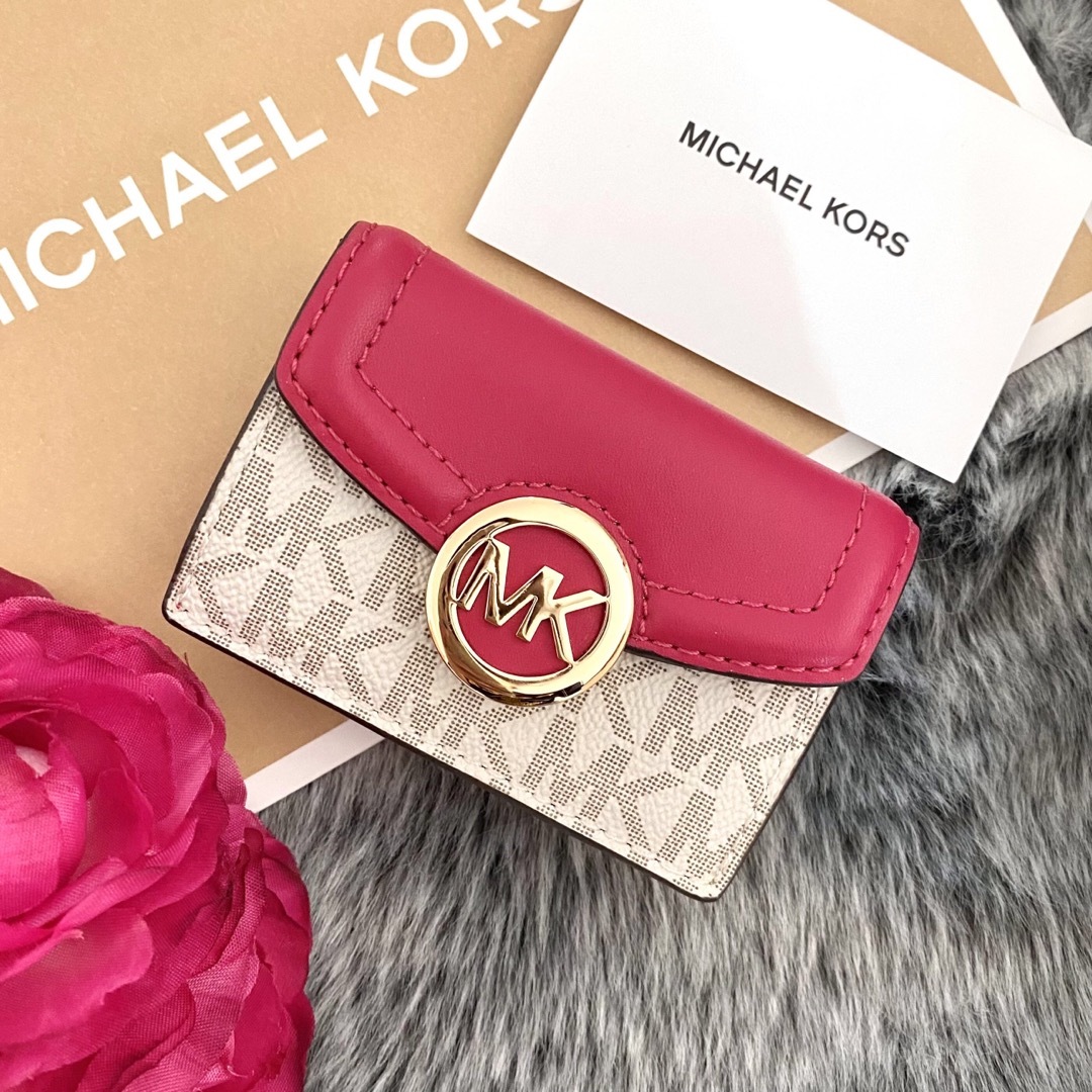 新品☆MICHAEL KORS ピンク シグネチャー レザー 折り財布 | フリマアプリ ラクマ