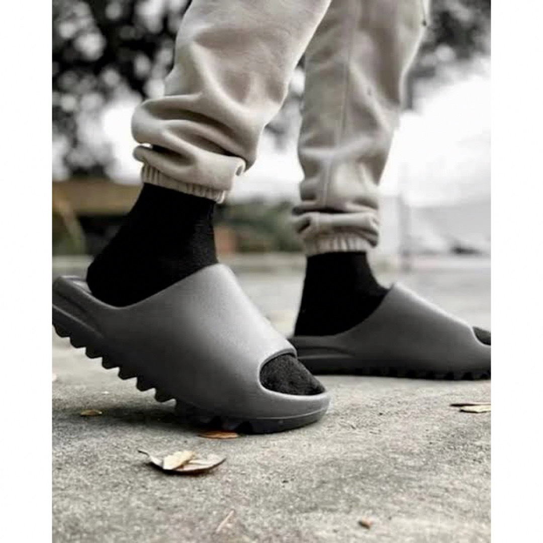 YEEZY（adidas）(イージー)のadidas YEEZY Granite アディダス イージー スライド  メンズの靴/シューズ(サンダル)の商品写真