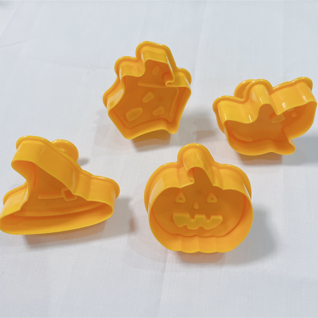 ハロウィンクッキー型４個セット スタンプクッキー型 カボチャ おばけ 帽子の通販 by Rei Select｜ラクマ