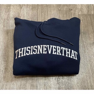 ディスイズネバーザット(thisisneverthat)の【韓国ストリート】thisisneverthat logo hoodie(パーカー)