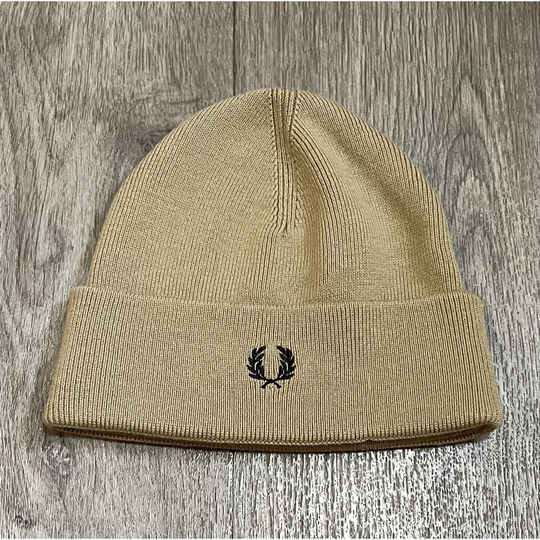 FRED PERRY(フレッドペリー)の【おすすめビーニー】FRED PERRY point logo beanie メンズの帽子(ニット帽/ビーニー)の商品写真