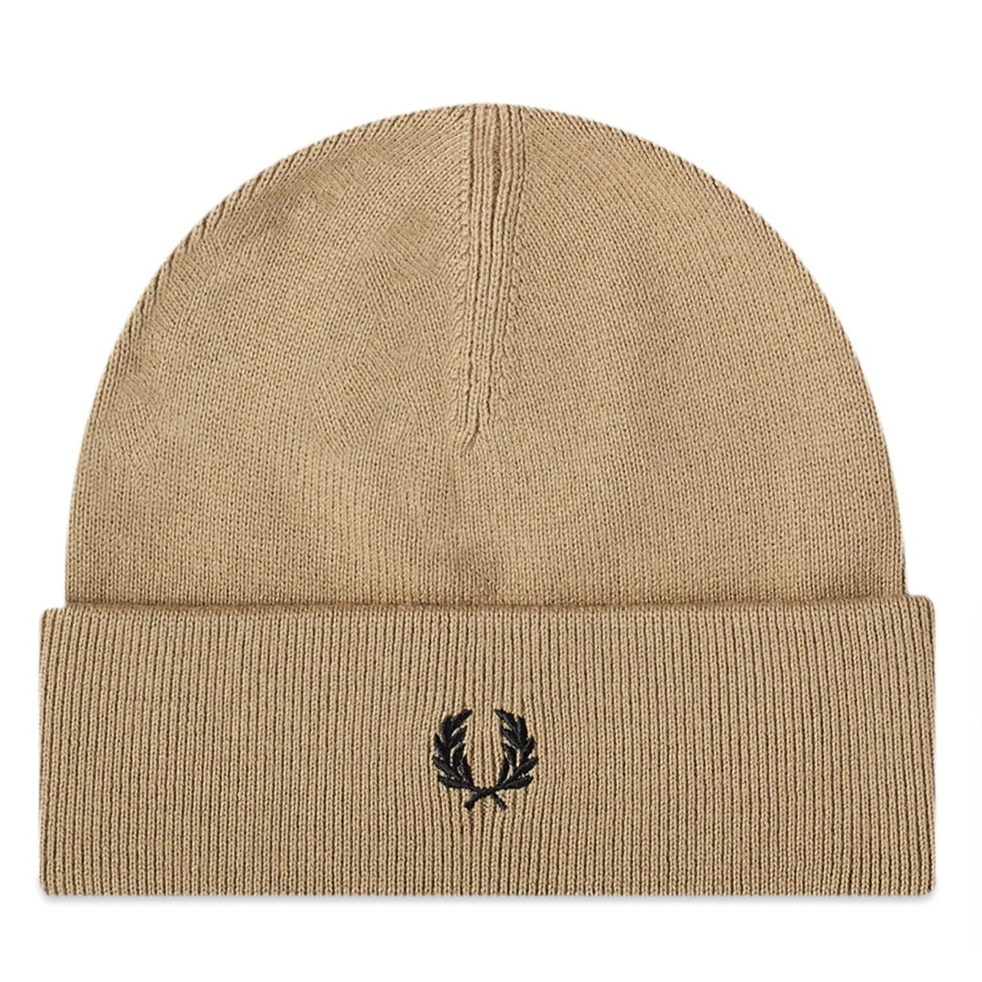 FRED PERRY(フレッドペリー)の【おすすめビーニー】FRED PERRY point logo beanie メンズの帽子(ニット帽/ビーニー)の商品写真