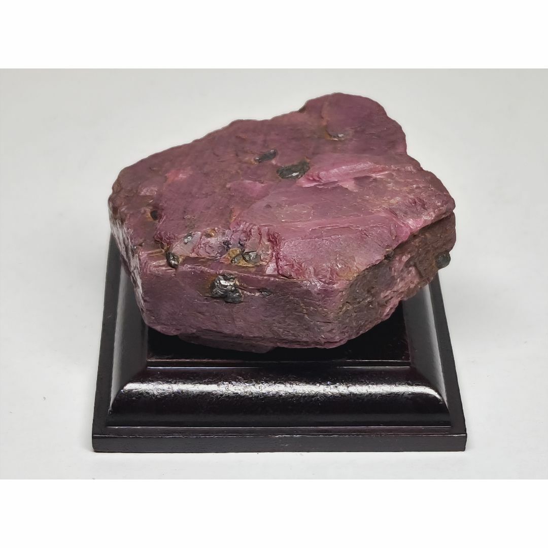 コランダム 179g ルビー 鉱物 原石 自然石 鑑賞石 誕生石 水石 翡翠