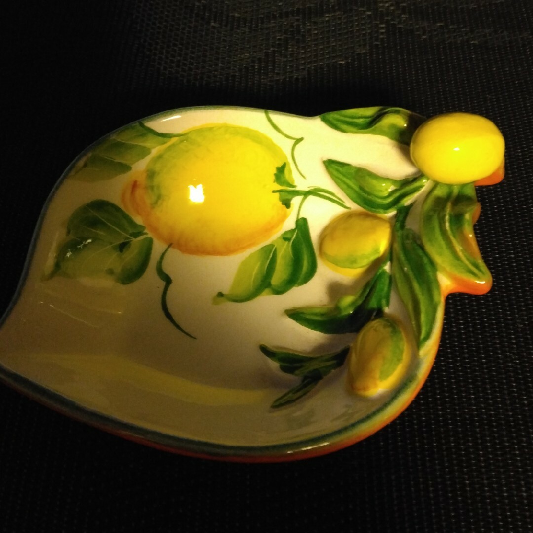 イタリア製　レモン柄小皿 インテリア/住まい/日用品のキッチン/食器(食器)の商品写真
