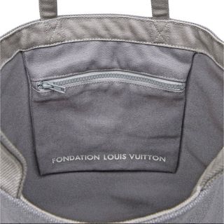 ルイヴィトン(LOUIS VUITTON)の匿名配送ルイヴィトン財団美術館限定トートバッググレー内ポケット付き(トートバッグ)