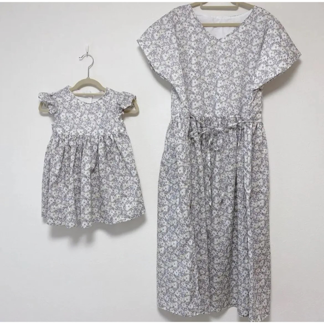 リバティ メイモリスの親子ワンピース キッズ/ベビー/マタニティのキッズ服女の子用(90cm~)(ワンピース)の商品写真