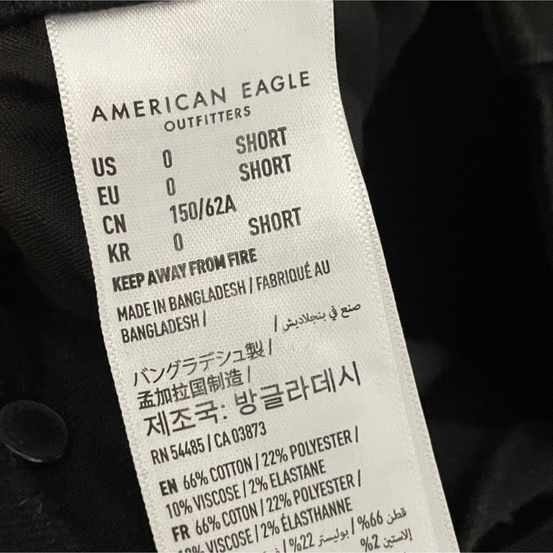 American Eagle(アメリカンイーグル)の人気モデル アメリカンイーグル ダメージジェギング 黒 0S レディースのパンツ(デニム/ジーンズ)の商品写真