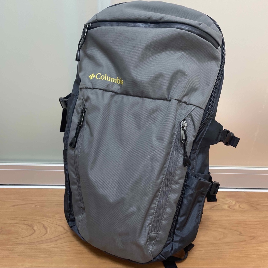 美品 コロンビア ペッパーロック バックパック グレー リュック バッグ 登山 | フリマアプリ ラクマ コロンビア リュックサック美品 - 黒