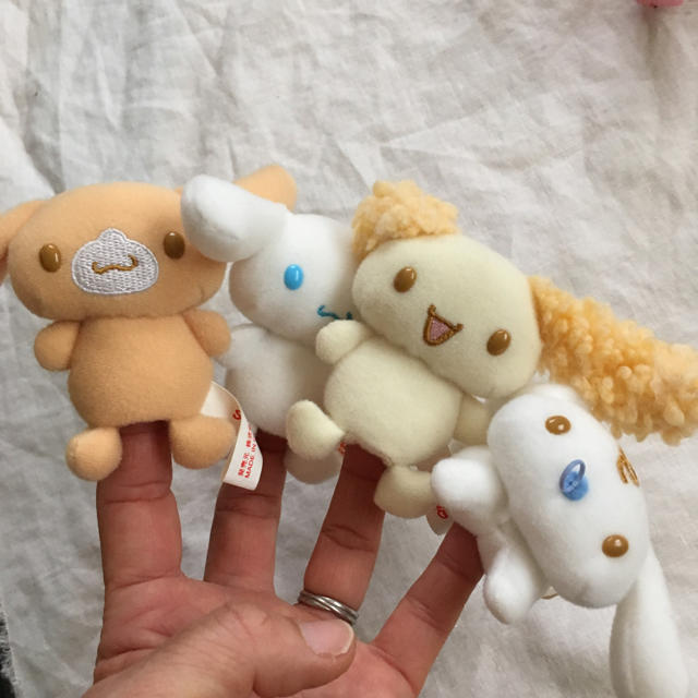 サンリオ - シナモンロール指人形セット(お家ケース付き)の通販 サンリオ - シナモンロール指人形セット(お家ケース付き)の通販