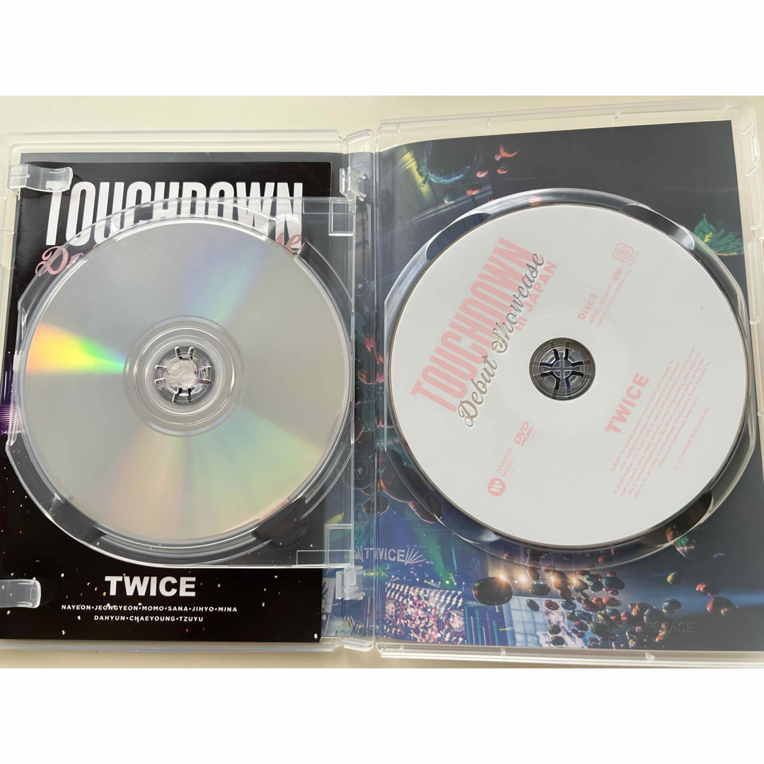 TWICE(トゥワイス)のTWICE　DEBUT　SHOWCASE“Touchdown　in　JAPAN” エンタメ/ホビーのDVD/ブルーレイ(ミュージック)の商品写真