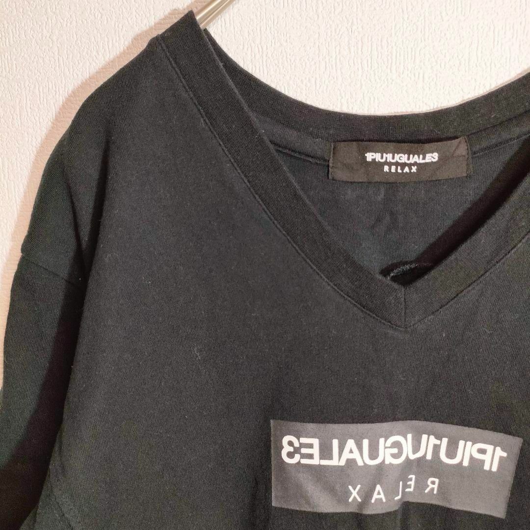 1piu1uguale3(ウノピゥウノウグァーレトレ)の【1PIU1UGUALE3 RELAX】逆さロゴプリントＴシャツ（M）Vネック メンズのトップス(Tシャツ/カットソー(半袖/袖なし))の商品写真