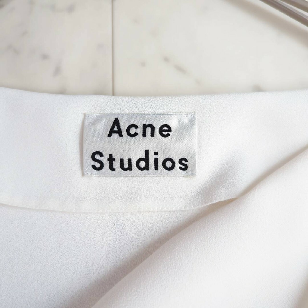 Acne Studios(アクネストゥディオズ)の美品♪アクネストゥディオズ Acne Studious 変形ブラウス ホワイト レディースのトップス(シャツ/ブラウス(半袖/袖なし))の商品写真