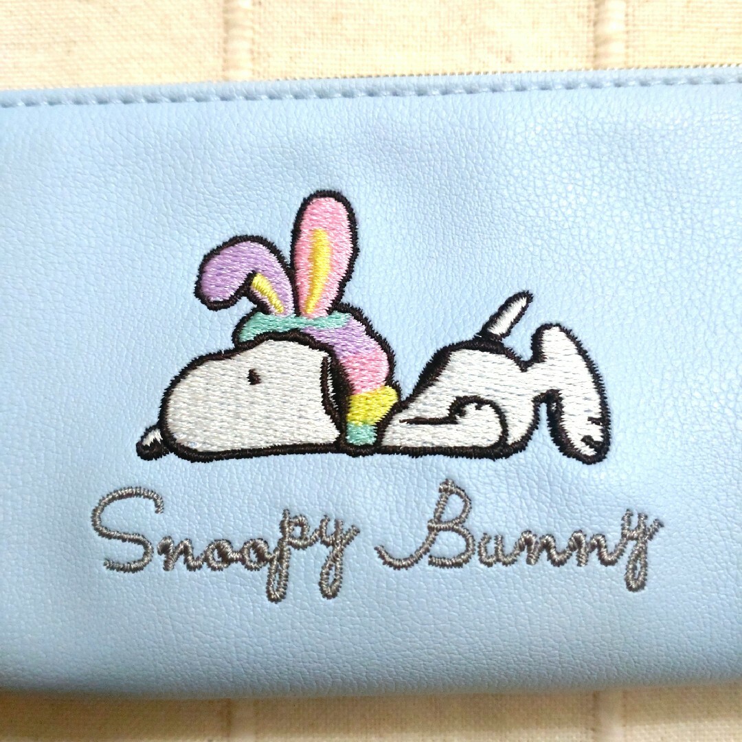 SNOOPY(スヌーピー)のスヌーピー 刺繍入りペンケース レインボーバニー 新品 タグ付き エンタメ/ホビーのおもちゃ/ぬいぐるみ(キャラクターグッズ)の商品写真