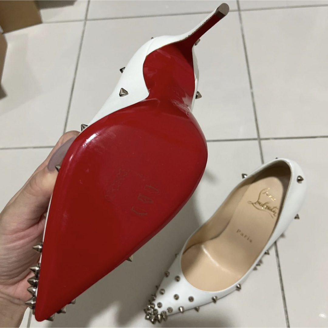 Christian Louboutin(クリスチャンルブタン)のクリスチャンルブタン レザー スパイク パンプス レディースの靴/シューズ(ハイヒール/パンプス)の商品写真