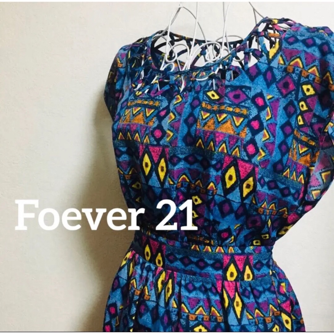 FOREVER 21(フォーエバートゥエンティーワン)の訳あり　Foever21 膝丈　アート柄ワンピ　ミニ丈 レディースのワンピース(ひざ丈ワンピース)の商品写真