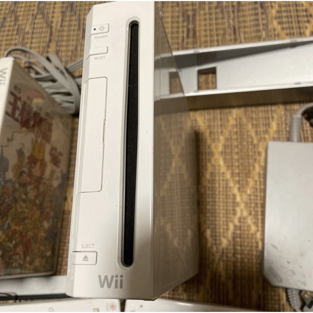 すぐ遊べるセット　Wii 本体、ケーブル　とソフト8本　　まとめ売り