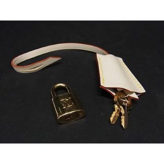 ルイヴィトン(LOUIS VUITTON)の■新品同様■ LOUIS VUITTON ルイヴィトン レザー クロシェット カデナ キー 鍵 No.308 アイボリー系 AR2266 (その他)