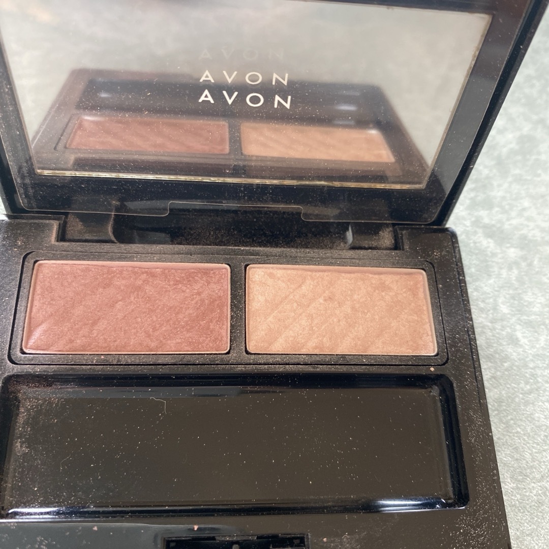 AVON(エイボン)のエイボン　エフエムジーブラッシャーデュオ　チーク頬紅アイシャドウ コスメ/美容のベースメイク/化粧品(アイシャドウ)の商品写真