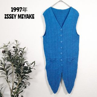 イッセイミヤケ ベスト/ジレ(レディース)の通販 58点 | ISSEY MIYAKEの