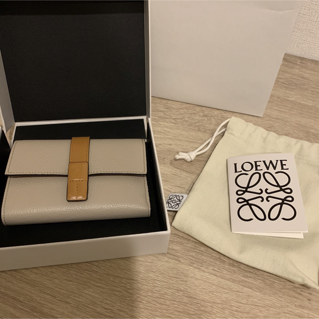 正規品◎LOEWE スモールバーティカルウォレット ライトオーツ-tops.edu.ng