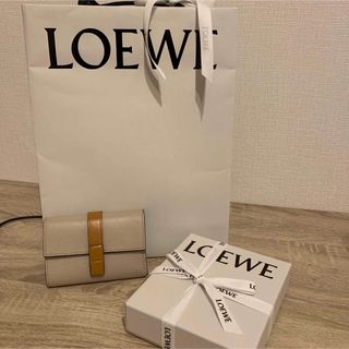LOEWE - 正規品◎LOEWE スモールバーティカルウォレット ライトオーツ