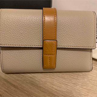 LOEWE - 正規品◎LOEWE スモールバーティカルウォレット ライトオーツ