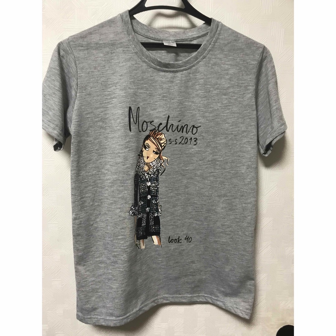 MOSCHINO(モスキーノ)の美品　大幅に値下げ　予約済みMOSCHINO Tシャ レディースのトップス(Tシャツ(半袖/袖なし))の商品写真