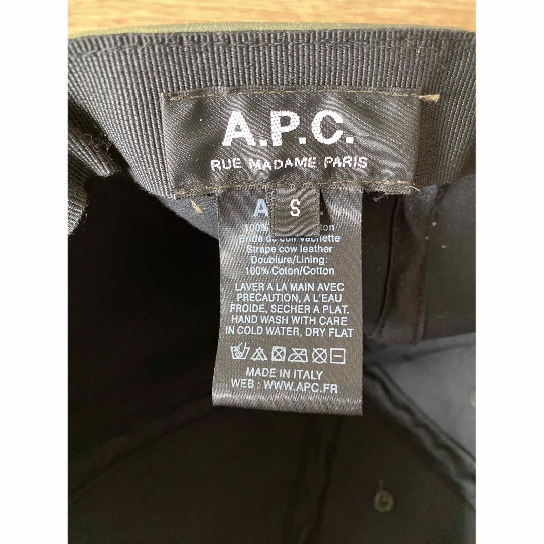 A.P.C(アーペーセー)のA.P.C. アーペーセー キャップ 帽子 カモ柄 迷彩 アーミーグリーン メンズの帽子(キャップ)の商品写真