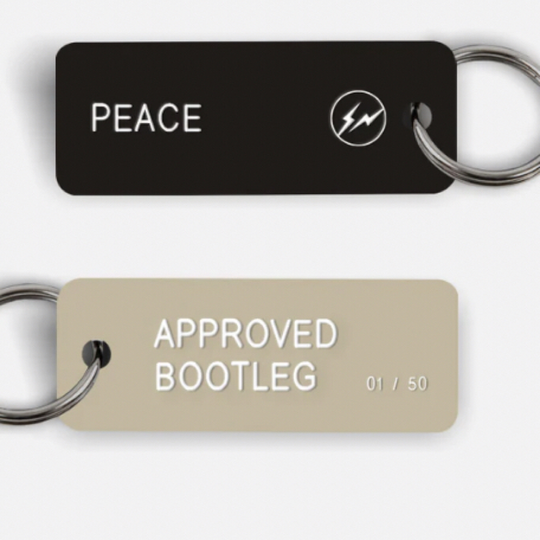 FRAGMENT(フラグメント)のfragment design × Various Keytags PEACE  メンズのファッション小物(キーホルダー)の商品写真