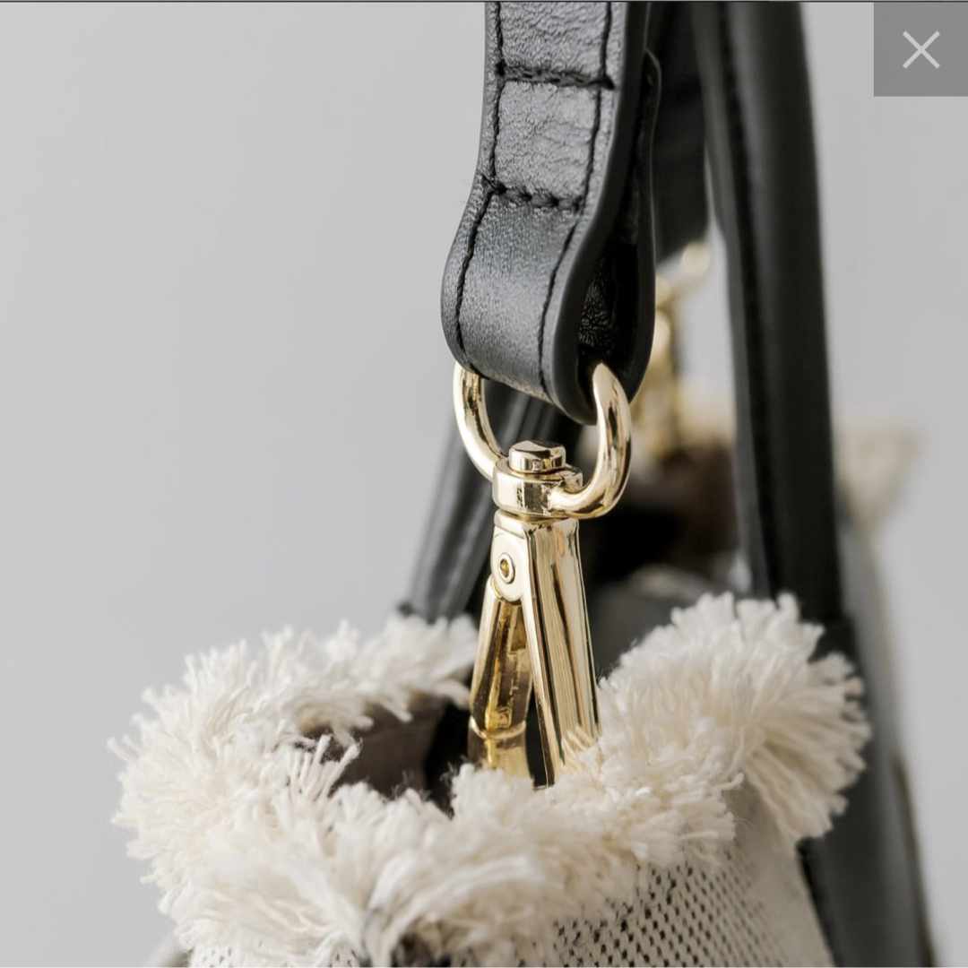 ear PAPILLONNER(イアパピヨネ)のブルックリンチャーム　馬チャーム・カットオフトートバッグ レディースのバッグ(トートバッグ)の商品写真
