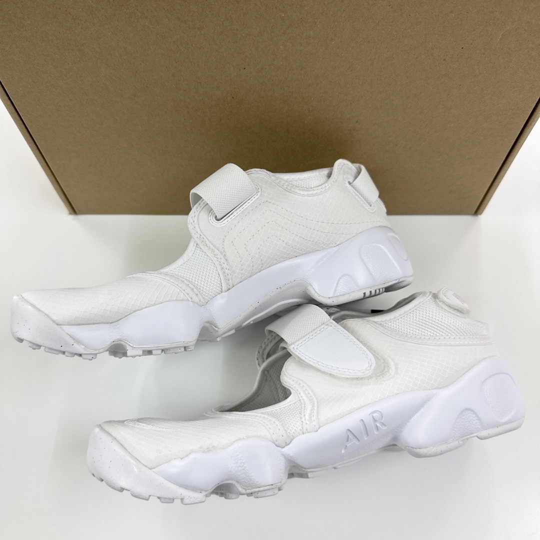 NIKE(ナイキ)のナイキ　WMNS AIR RIFT BR エアリフト　ブリーズ　ホワイト24cm レディースの靴/シューズ(スニーカー)の商品写真