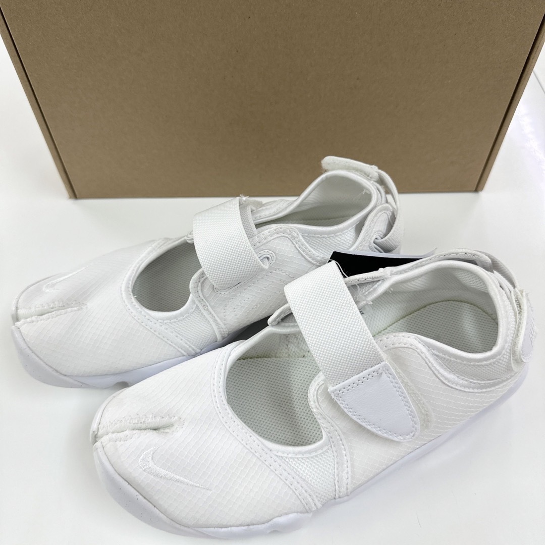 NIKE(ナイキ)のナイキ　WMNS AIR RIFT BR エアリフト　ブリーズ　ホワイト24cm レディースの靴/シューズ(スニーカー)の商品写真