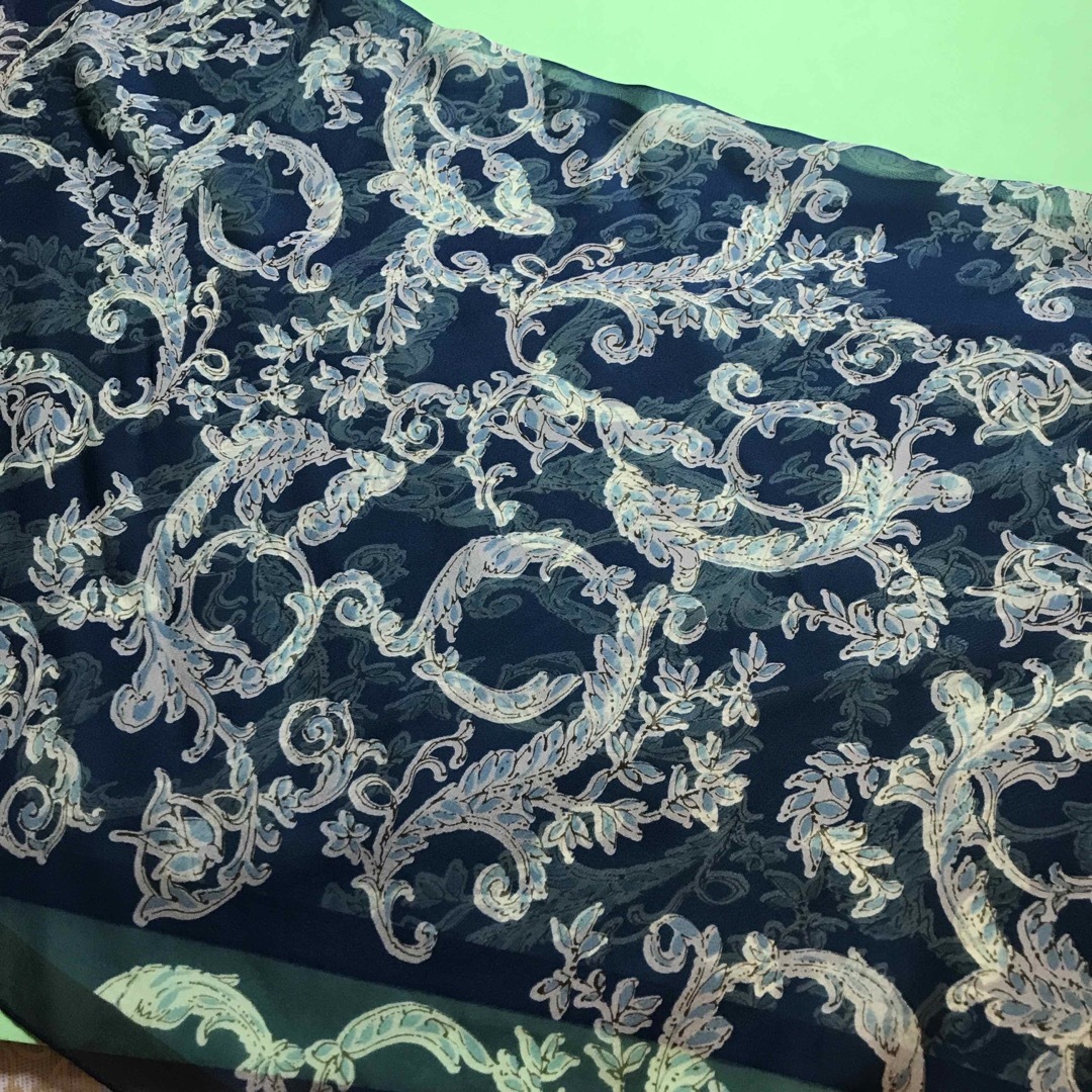ROCHAS - ROCHAS….シルクスカーフ…新品未使用の通販 by yumi's ROCHAS - ROCHAS….シルクスカーフ…新品未使用の通販 by yumi's