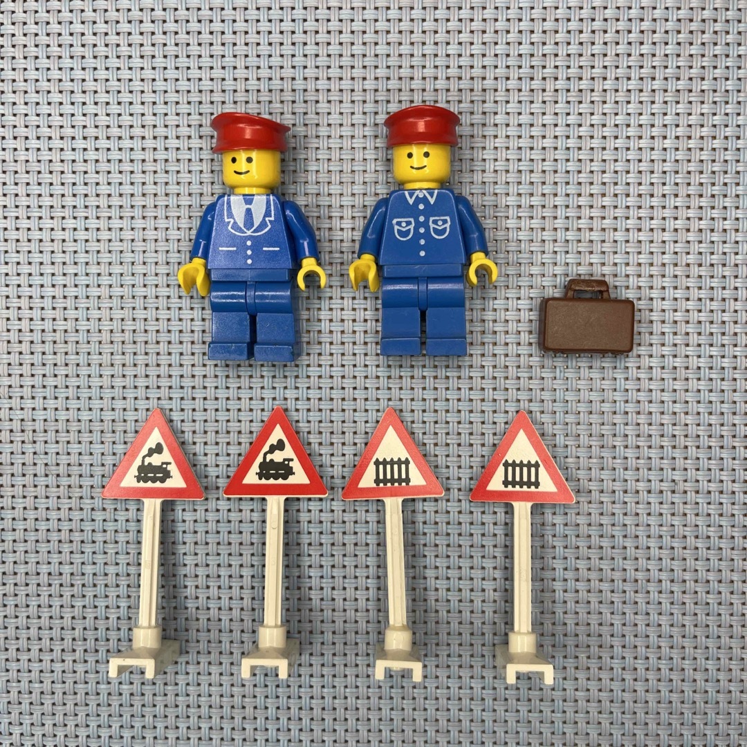 Lego(レゴ)のレゴ　LEGO 機関車　標識 エンタメ/ホビーのおもちゃ/ぬいぐるみ(模型/プラモデル)の商品写真